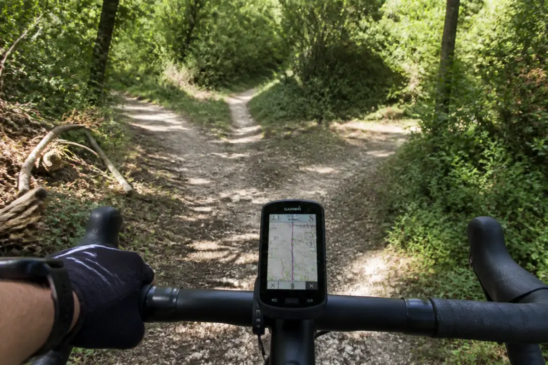 Compteur GPS vélo avec cartographie : utile pour route, gravel et VTT