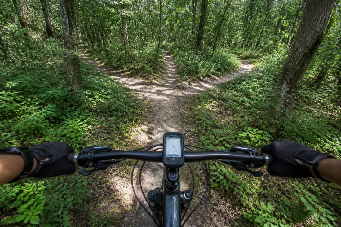 Compteur GPS vélo avec cartographie : utile pour route, gravel et VTT