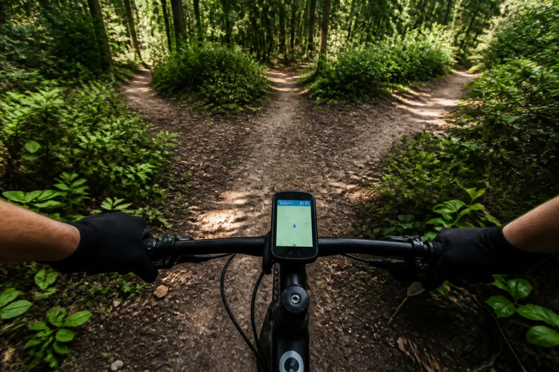 Compteur GPS vélo avec cartographie : utile pour route, gravel et VTT
