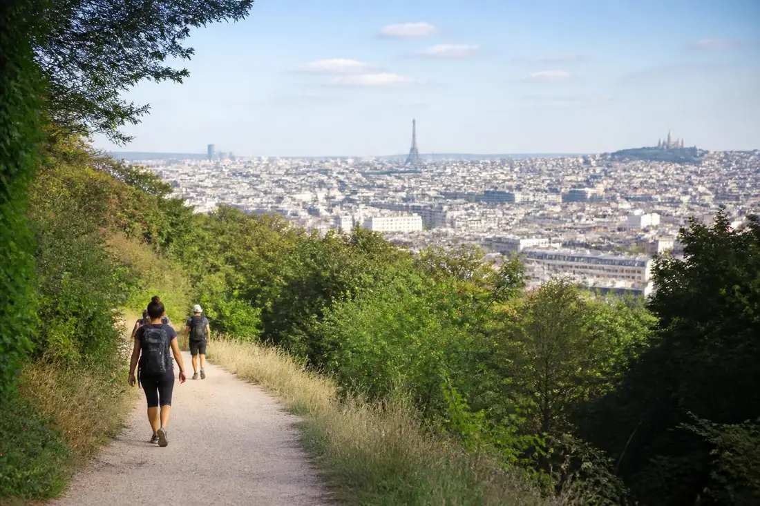 explorez le gr®75, un parcours de randonnée exceptionnel qui fait le tour de paris. découvrez des paysages variés et des sites incontournables autour de la capitale française.