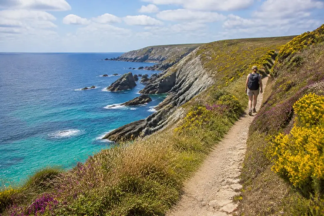 découvrez le gr®34, le sentier des douaniers, avec notre guide complet pour préparer votre randonnée. itinéraires, conseils pratiques et paysages magnifiques vous attendent.