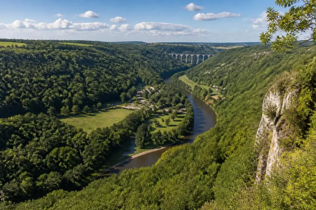 explorez le gr®36, un sentier de grande randonnée unique qui traverse la france de la manche aux pyrénées. découvrez paysages variés, patrimoine et aventures tout au long de ce parcours exceptionnel.