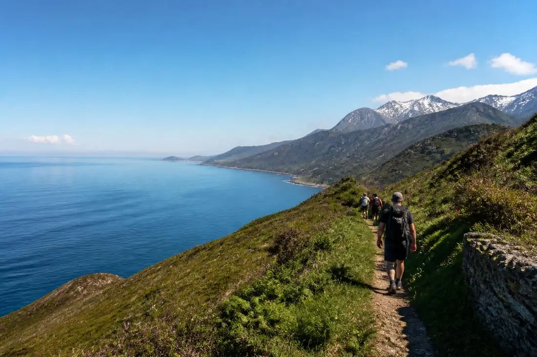 explorez le gr®36, un sentier de randonnée emblématique qui traverse la france de la manche jusqu'aux pyrénées. découvrez des paysages variés, des villages authentiques et une aventure inoubliable.