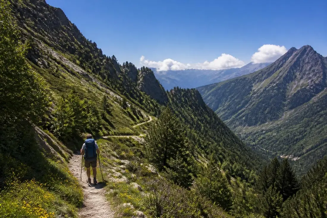 explorez le gr®510, sentier des 8 vallées dans les alpes-maritimes, pour une aventure exceptionnelle à travers des paysages montagneux uniques et des panoramas à couper le souffle.