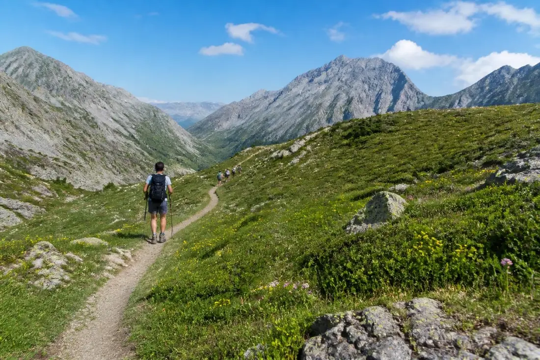 explorez le gr®58, le tour du queyras, un itinéraire incontournable dans les hautes-alpes offrant des paysages époustouflants et une expérience de randonnée unique.