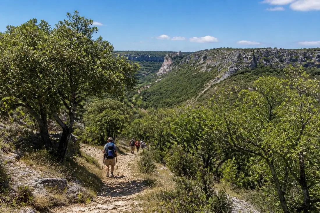 explorez le gr®652 voie de rocamadour avec notre guide complet pour randonneurs, incluant itinéraires, conseils pratiques et points d'intérêt incontournables.
