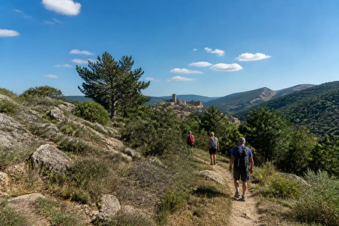explorez le gr®700, chemin de la régordane, découvrez son histoire riche et suivez un parcours unique à travers des paysages exceptionnels.