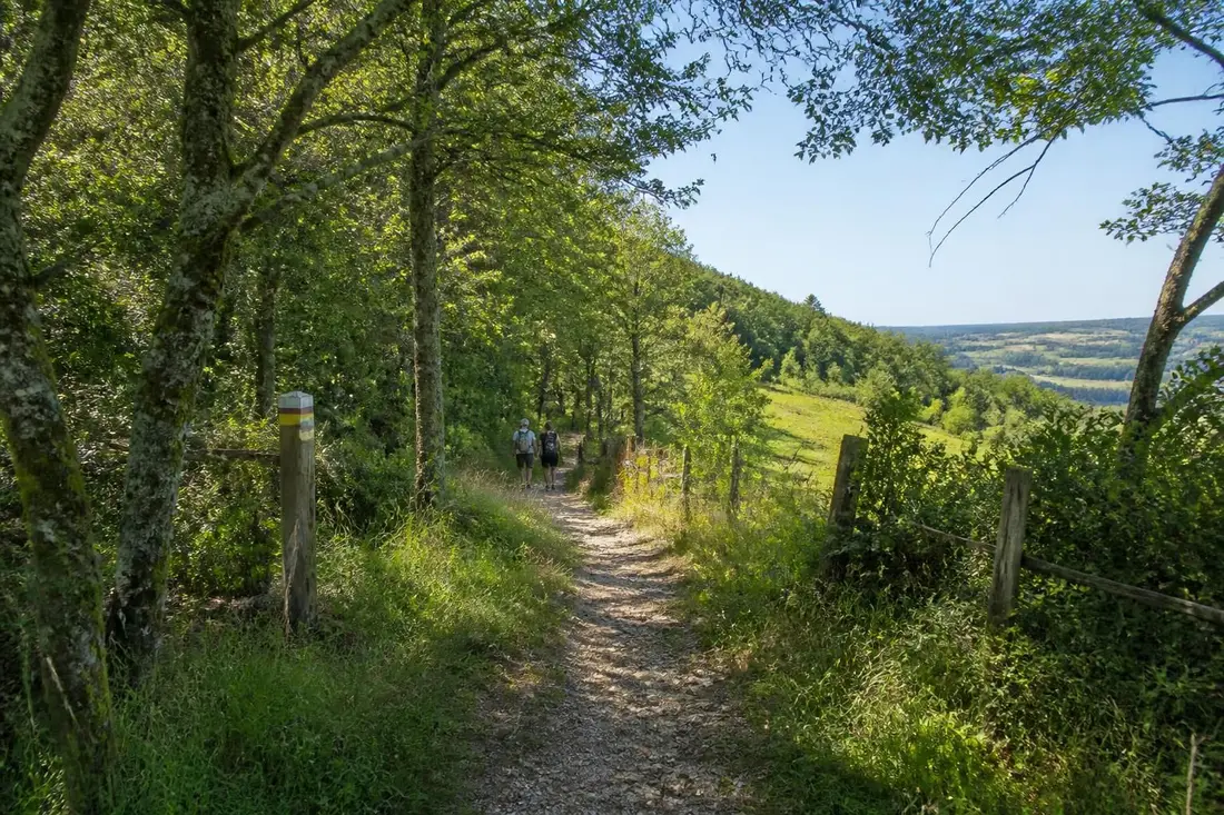 explorez le gr®81, chemin d’amadour, avec notre guide complet pour randonner en 2026. découvrez itinéraire, conseils pratiques et points d’intérêt pour une aventure inoubliable.