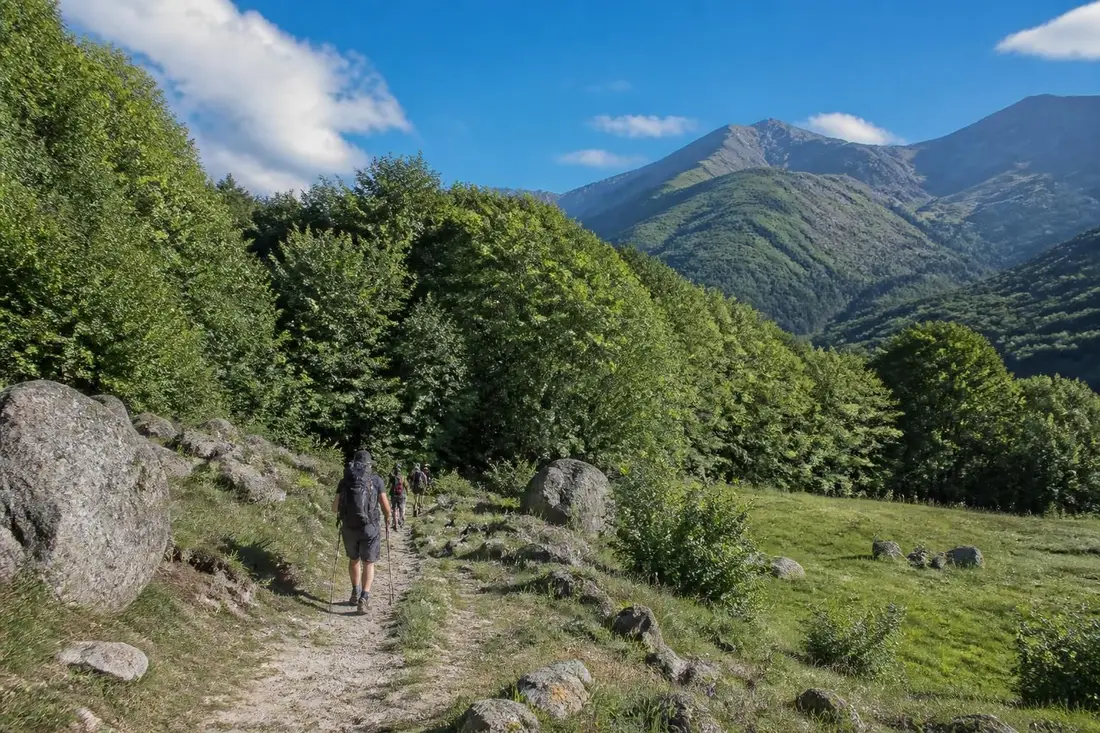 partez à l'aventure sur le gr®86, un sentier de randonnée pittoresque reliant toulouse à bagnères-de-luchon en haute-garonne, et découvrez des paysages magnifiques et une nature préservée.