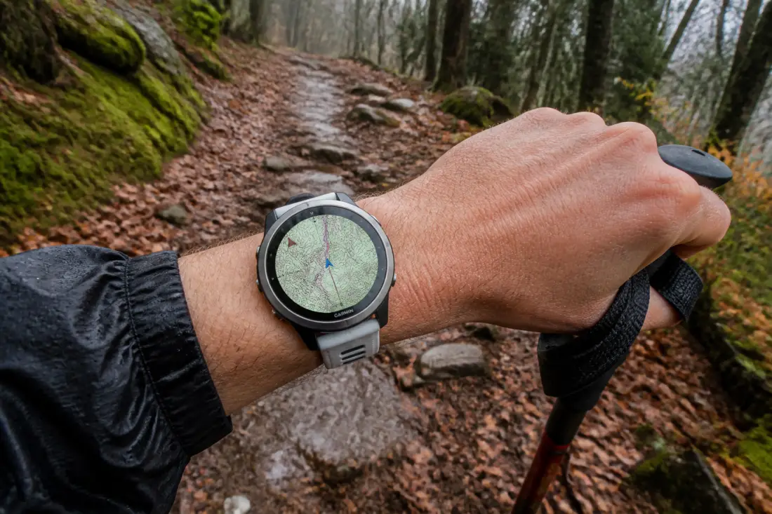 Garmin Forerunner 965 avis : une montre running adaptée à la rando ?