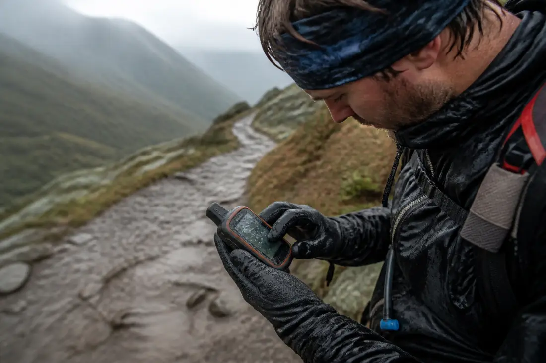 GPS randonnée tactile ou boutons : que choisir sur le terrain ?