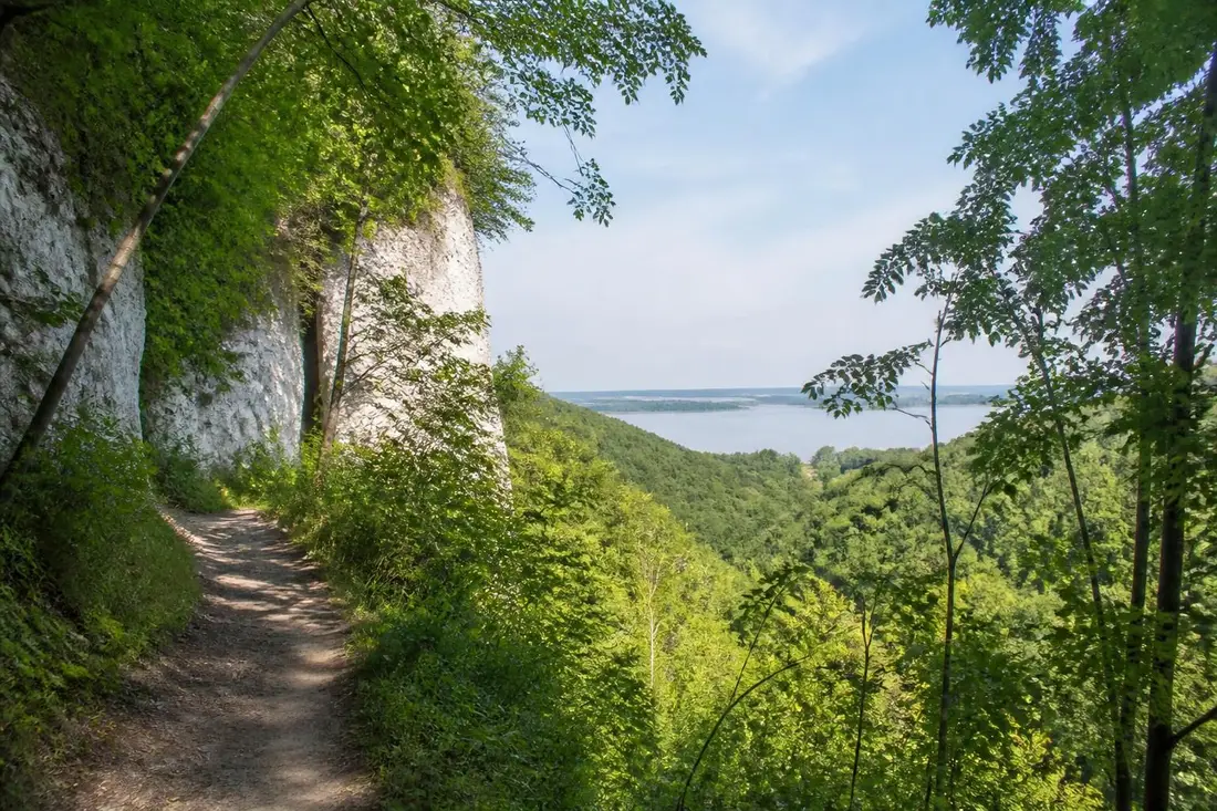 parcourez le gr®211 de veulettes-sur-mer à caudebec-en-caux et découvrez le sentier historique de la seine-maritime, entre paysages côtiers et patrimoine riche.