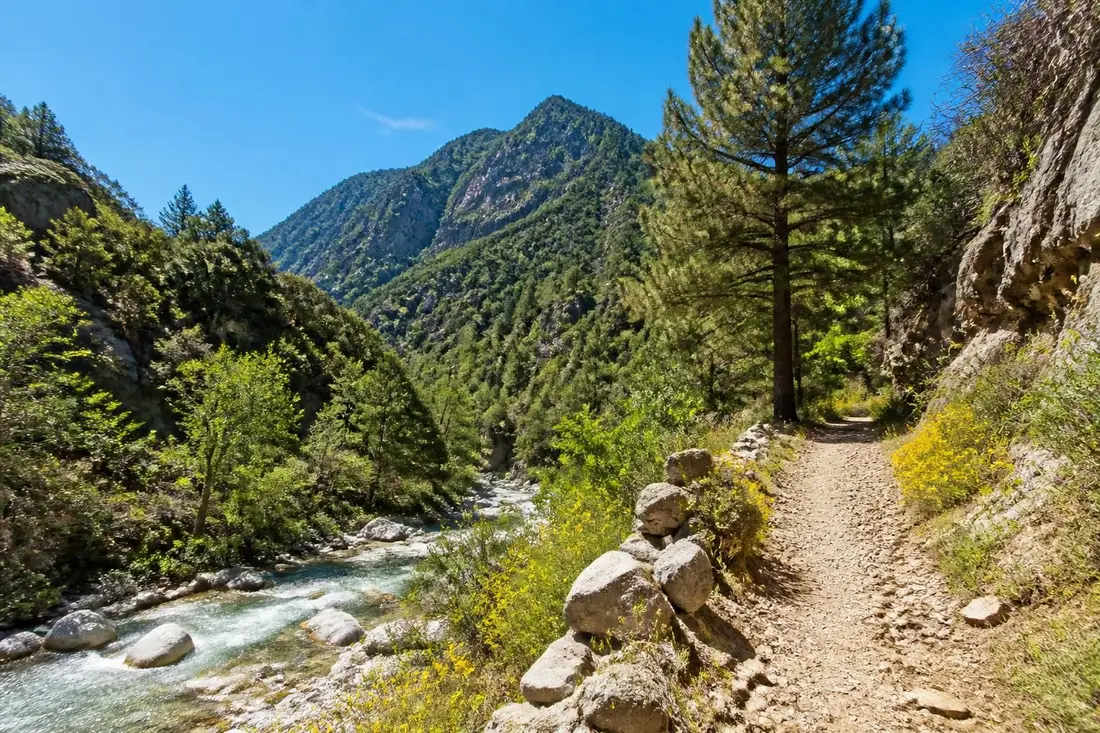 découvrez le guide complet de la randonnée sur le gr®49, de saint raphaël à rougon, entre le var et les alpes de haute-provence. itinéraires, conseils et paysages à couper le souffle.