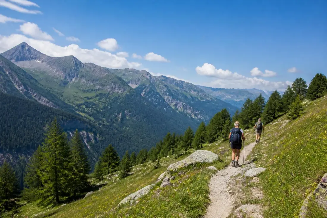 découvrez l'itinéraire du gr®96 de samoëns à aix-les-bains en haute-savoie et savoie, avec des conseils pratiques pour profiter pleinement de ce sentier de randonnée emblématique.