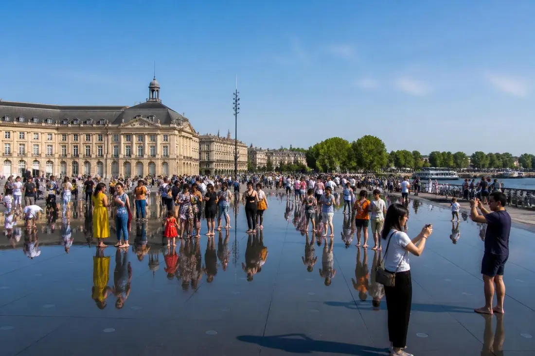 découvrez les incontournables à visiter lors d’un tour à bordeaux en gironde en 2026 : monuments historiques, vignobles prestigieux, quartiers animés et paysages magnifiques vous attendent.