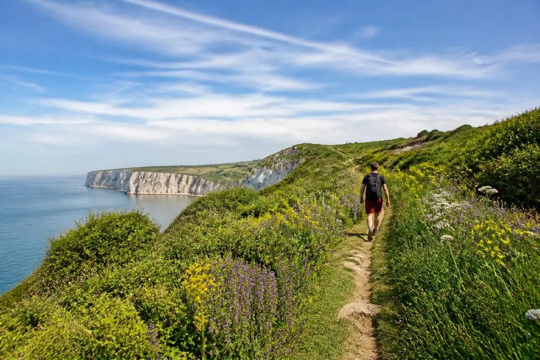 découvrez l'itinéraire complet de la randonnée sur le gr®212 de ste marguerite-sur-mer à le paulu, avec des conseils pratiques pour préparer votre aventure en toute sérénité.