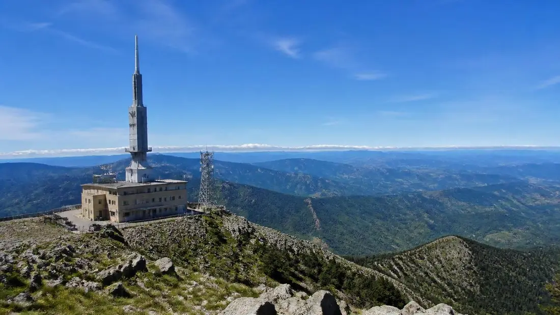 explorez le sentier gr®71 de l'espérou à lodève, un parcours nature unique entre gard et hérault, idéal pour les amateurs de randonnée et de paysages authentiques.