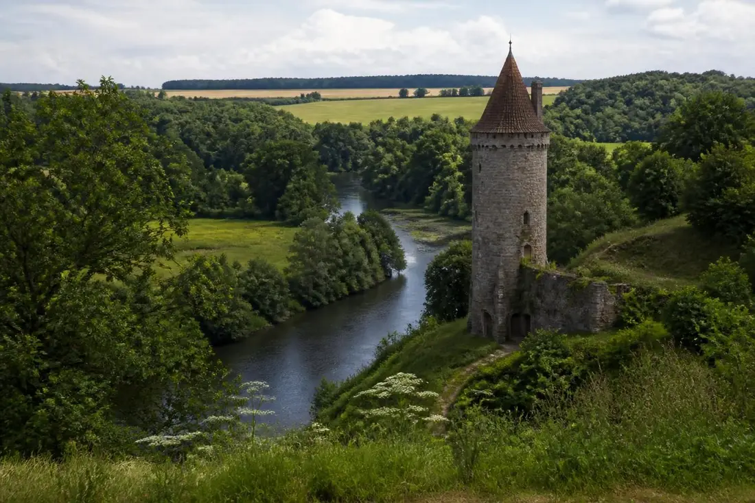 explorez le tour de la marne et des deux morin pour découvrir les paysages naturels préservés et le riche patrimoine culturel de la seine-et-marne. une aventure idéale pour les amoureux de nature et d'histoire.