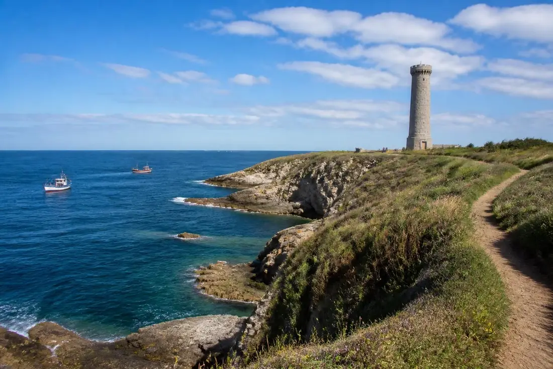 découvrez le tour de l’île de groix avec notre guide complet : itinéraires, conseils pratiques et points d’intérêt pour une expérience inoubliable au cœur de la bretagne.