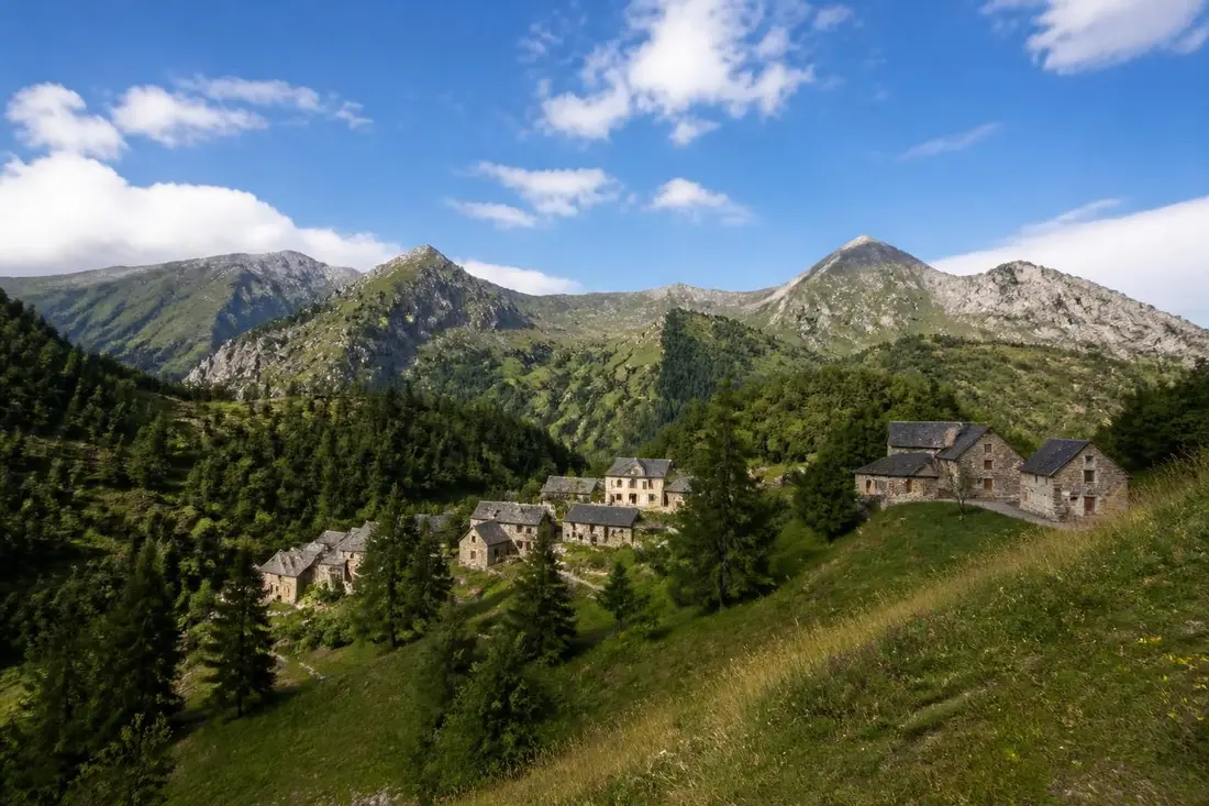 découvrez le tour des trois villages au pays toy et explorez les charmes cachés des hautes-pyrénées, entre paysages authentiques, culture locale et nature préservée.