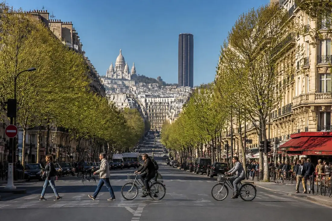 partez à la découverte de paris avec la traversée nord-sud, un parcours incontournable qui vous fera explorer les lieux emblématiques et les trésors cachés de la capitale.
